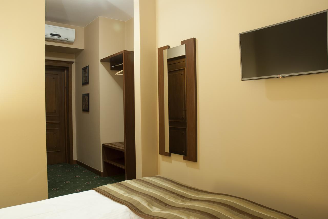 Hotel Dwór Galicja Stalowa Wola Exterior foto