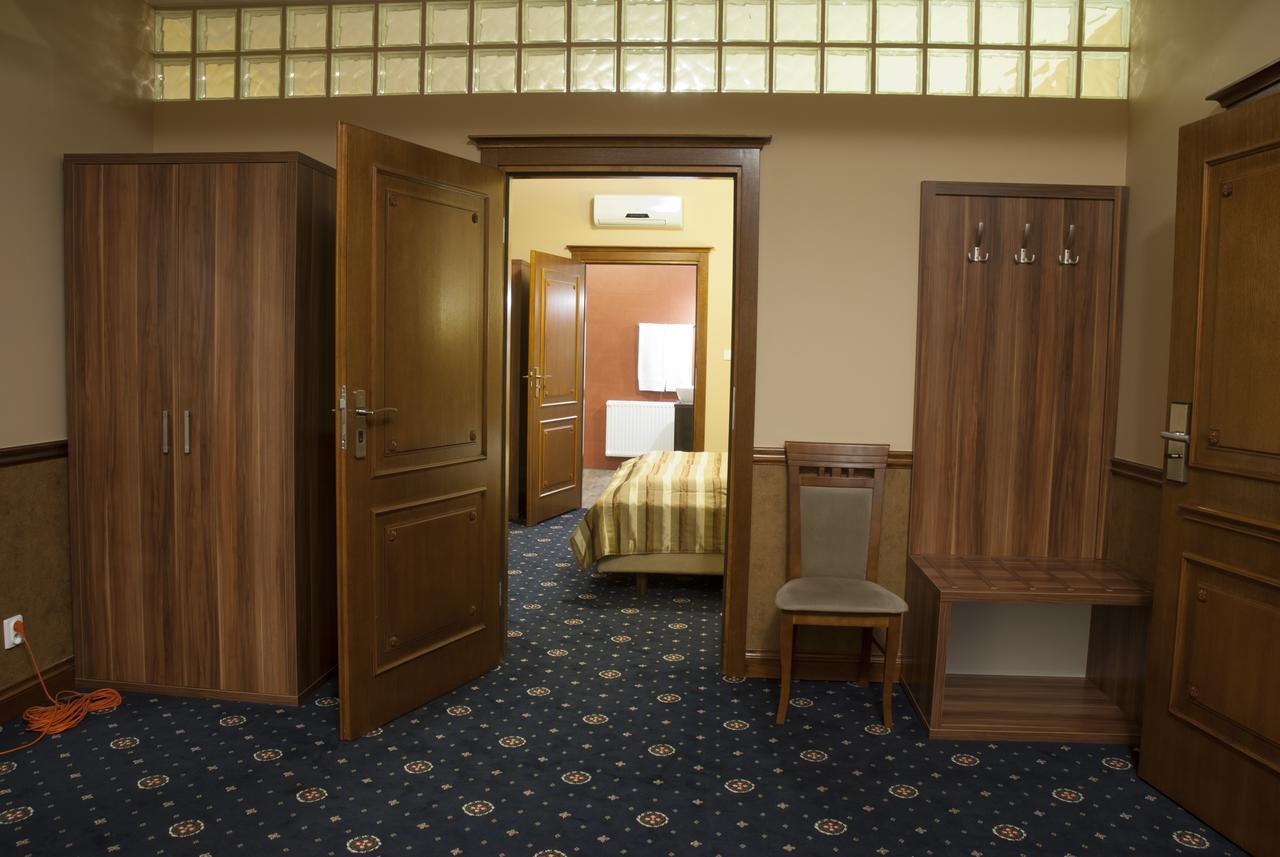 Hotel Dwór Galicja Stalowa Wola Exterior foto